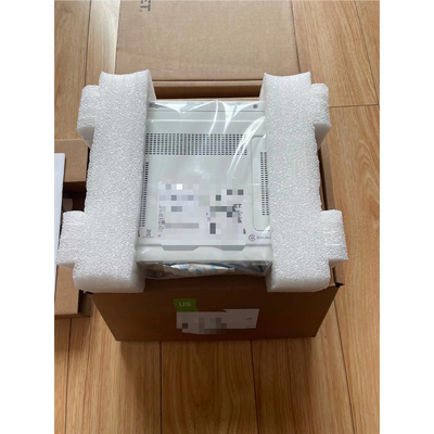 Port FG-81F 8 x GE RJ45 2 x RJ45 / SFP Ports WAN partagés avec les médias 128 GB SSD Conception compacte