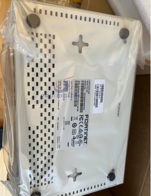 Fortinet FG-30E pare-feu câblé 900 000 sessions simultanées pour une sécurité robuste
